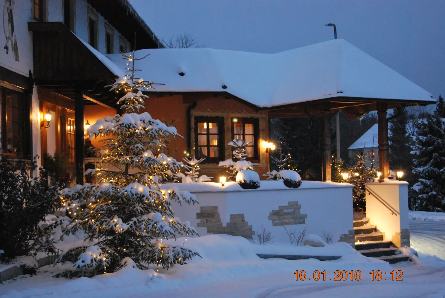 Landhaus Stiegel, Foto von draußen im Winter, Weihnachtszeit